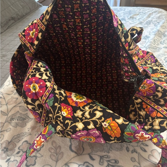 Vera Bradley Multicolor Floral Travel Bag NWOT - Picture 2 of 3